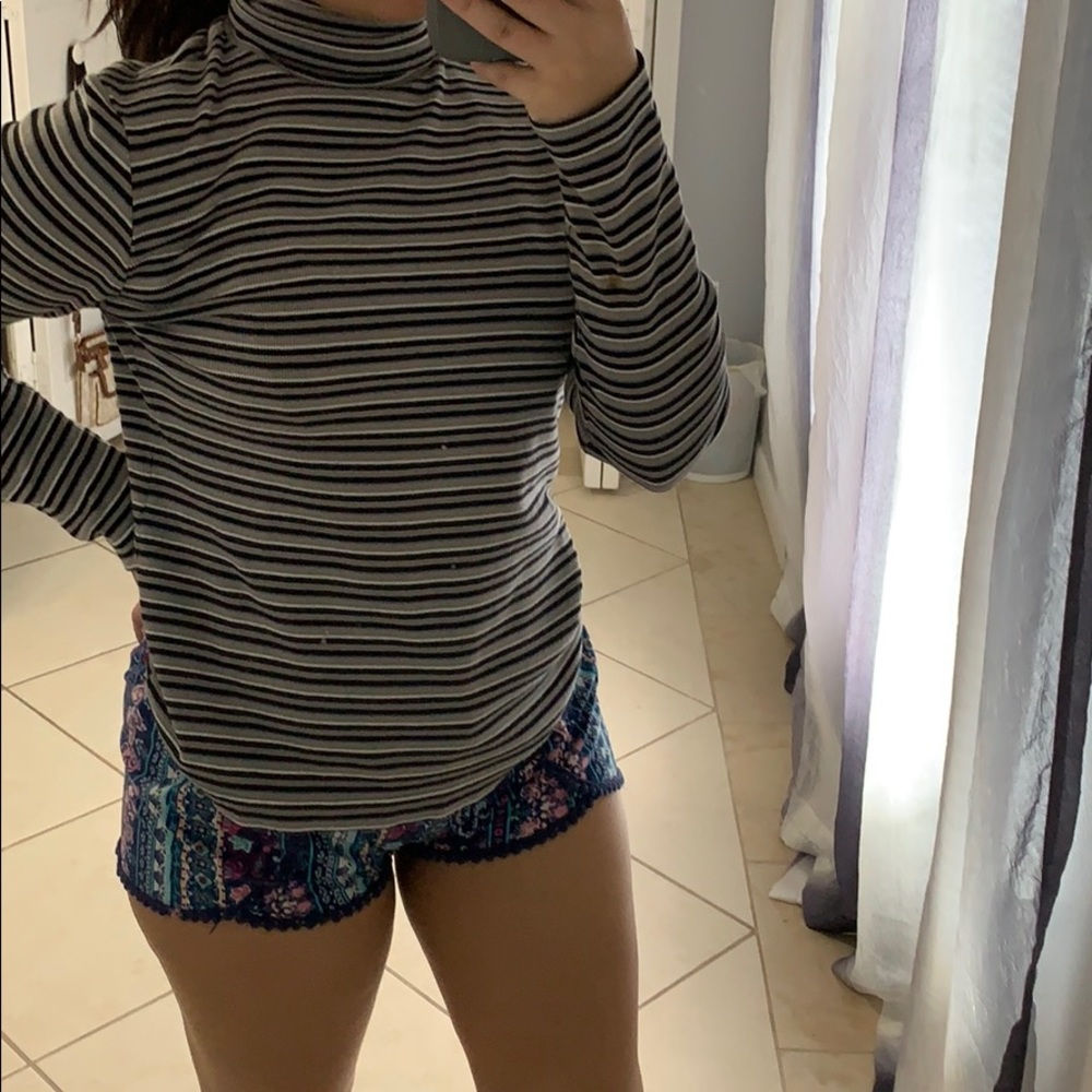 striped long sleeve turtle neck